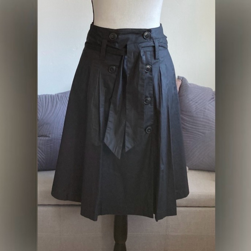 EUC H&M High Waisted dirndl skirt. Double Breasted w/self belt, Black.
Size 4 - Picture 5 of 16